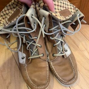 Sperry tan boots size 9